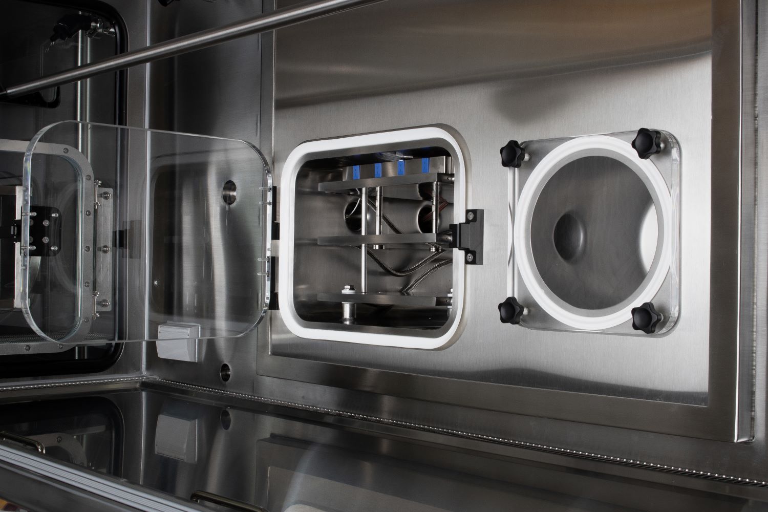 Isolator with Integrated Lyophilizer